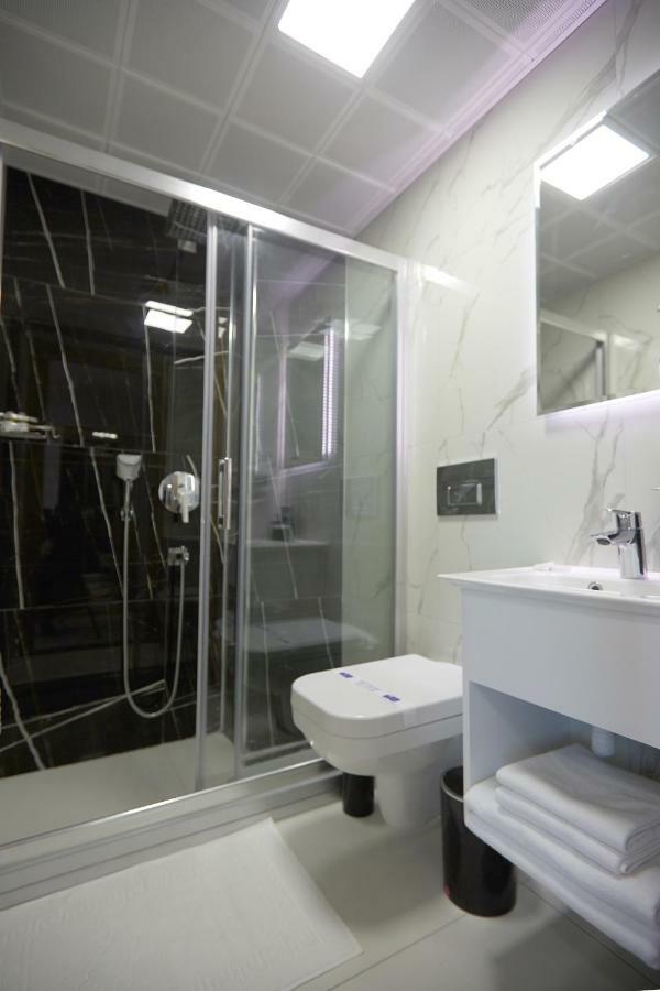 Kartal Palace Taksim Square Family Hotel อิสตันบูล ภายนอก รูปภาพ